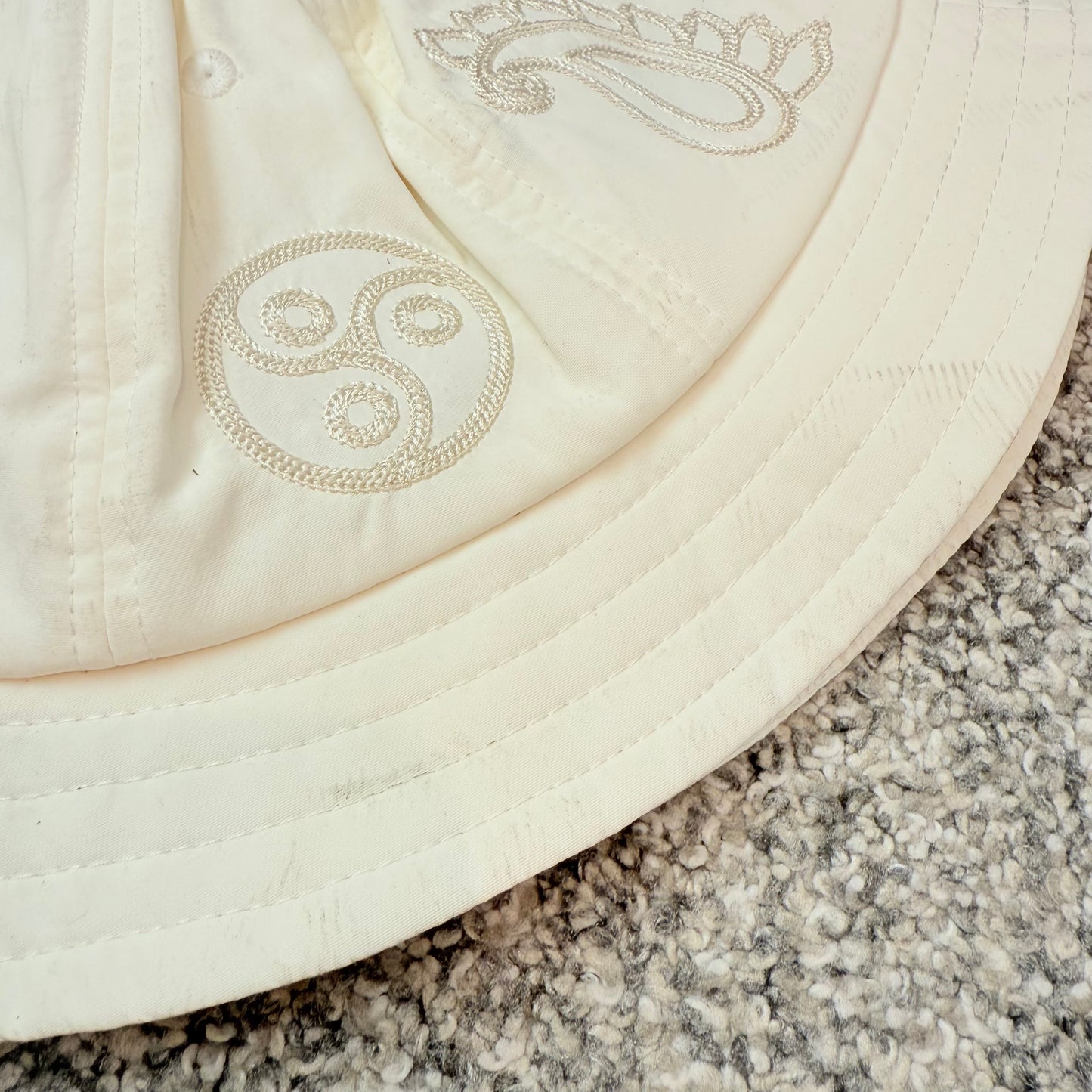 Absent fiesta off-white embroidered bucket hat (one size) - minor marks - hats accessories women’s apparel