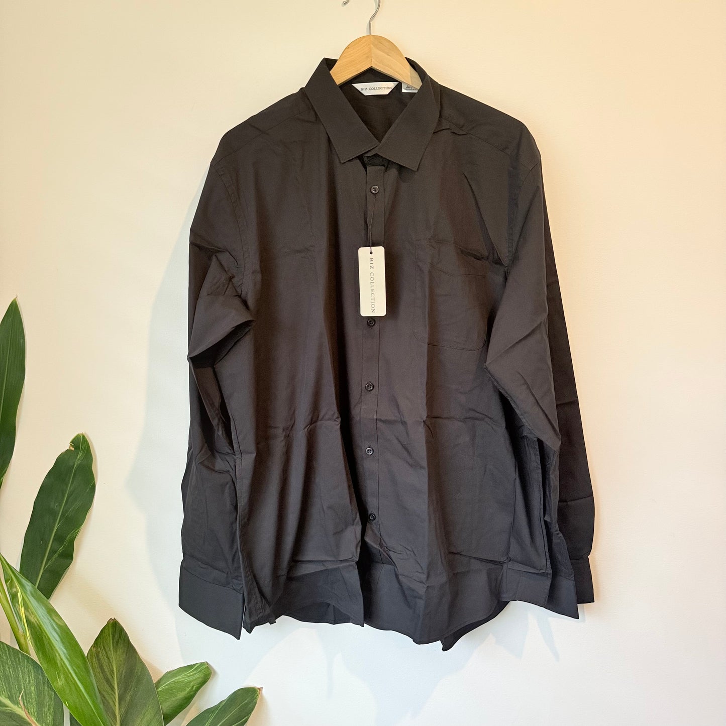 BIZ Collection Button-Up Shirt in Black - Size 3XL
