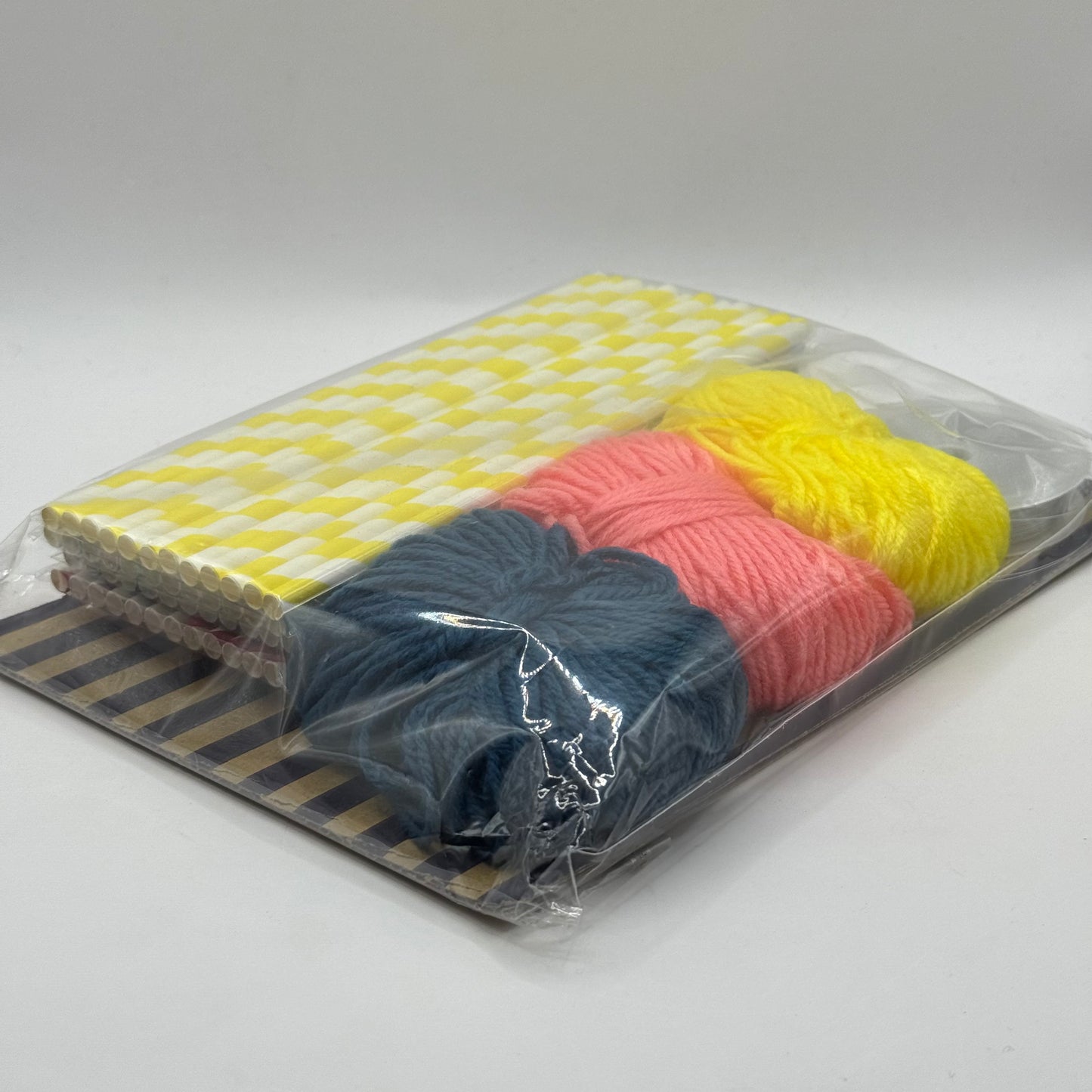 Craft kit - paper straws & yarn - toy craft kits original photo - what’s new toys