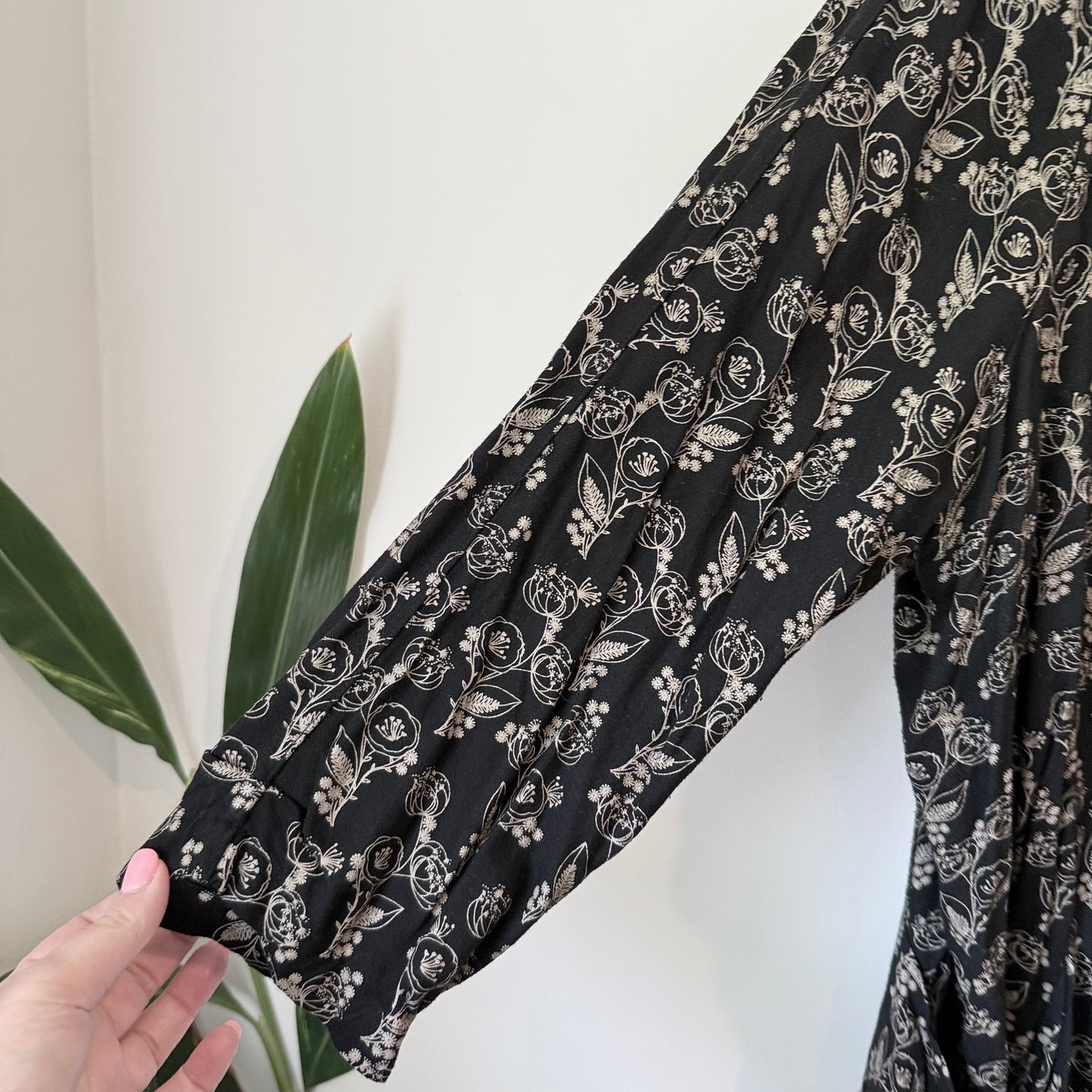 Ella J Black Label Floral Cardigan Blazer - Size 18