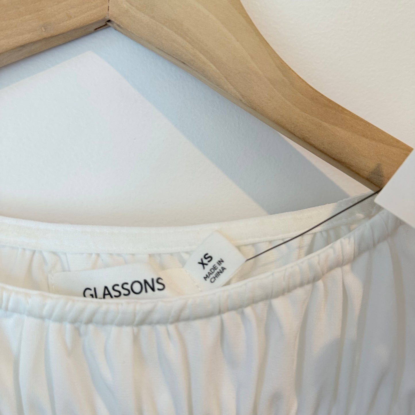Glassons ruched short sleeve top – white xs - blouses top women’s apparel