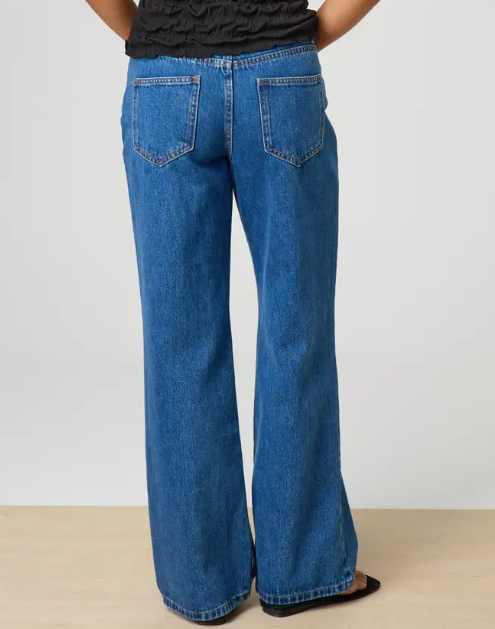 Glassons suzy mid wash jean - size 8 - jeans bottom women’s apparel