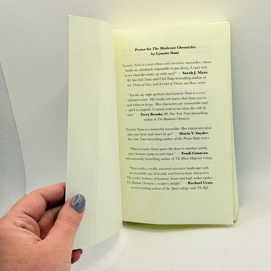 Graevale by Lynette Noni (The Medoran Chronicles, Book 4)