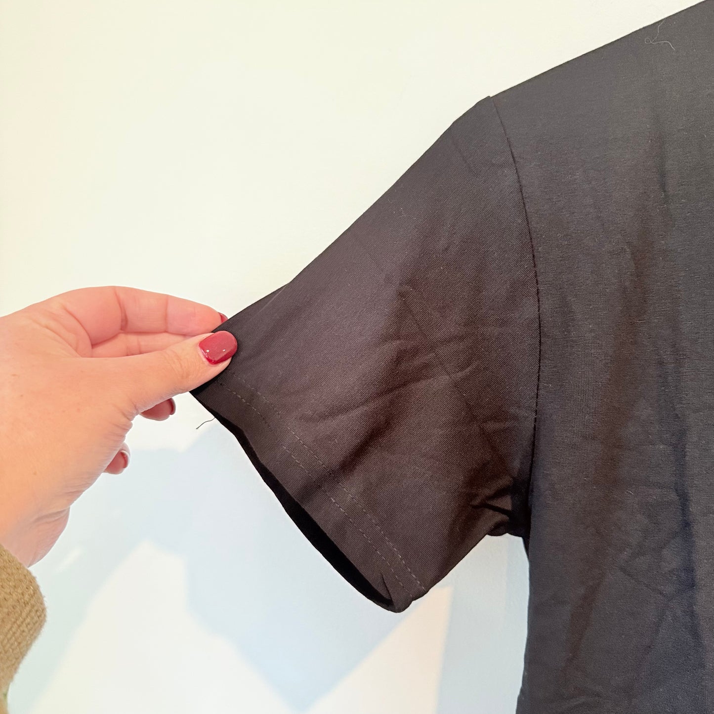 H&M Crew Neck T-Shirt in Black - Size M