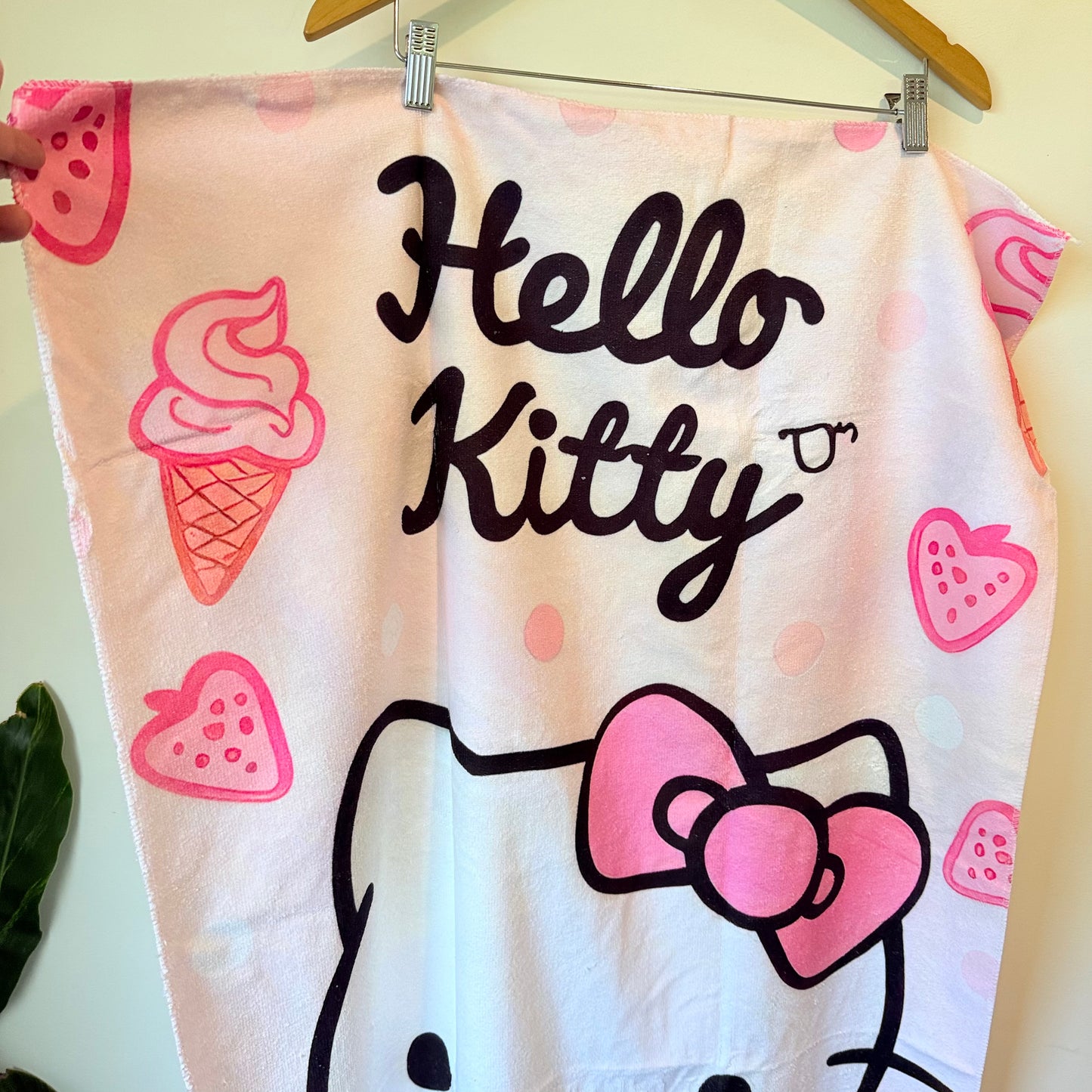 Hello kitty microfibre towel - pink - beach towels original photo - what’s new children’s apparel