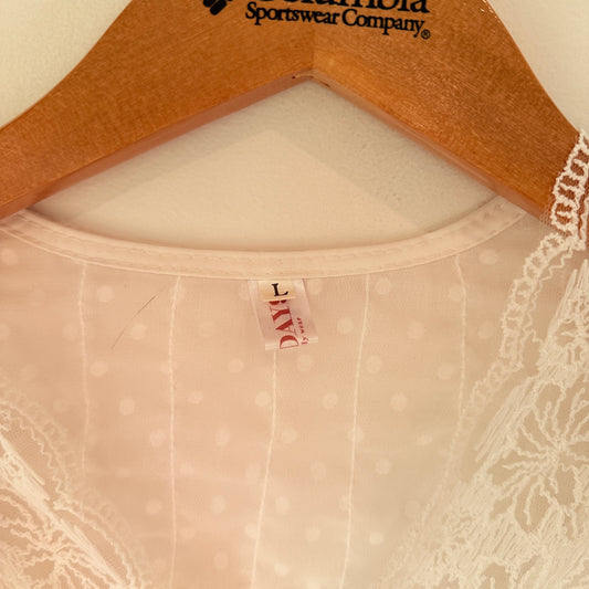 Sunday Size L White Lace-Trim Ruffle Blouse