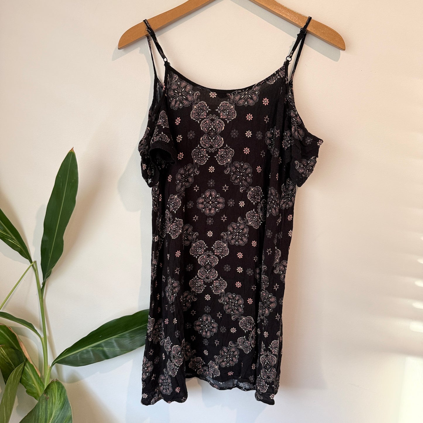 Jay Jays Size 8 Floral Print Cold-Shoulder Mini Dress