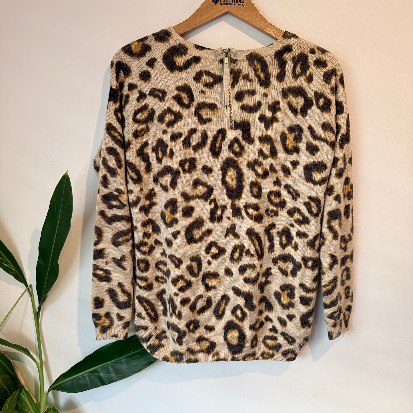 H & M Size L Leopard Print Sweater