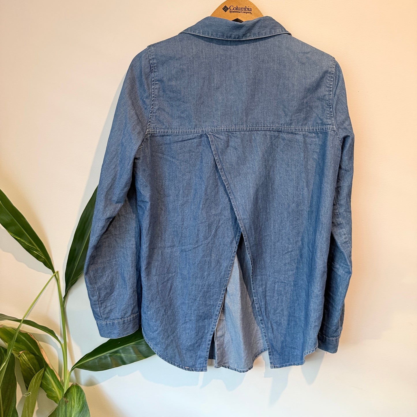 Glassons Size 8 Long-Sleeve Button-Down Denim Shirt