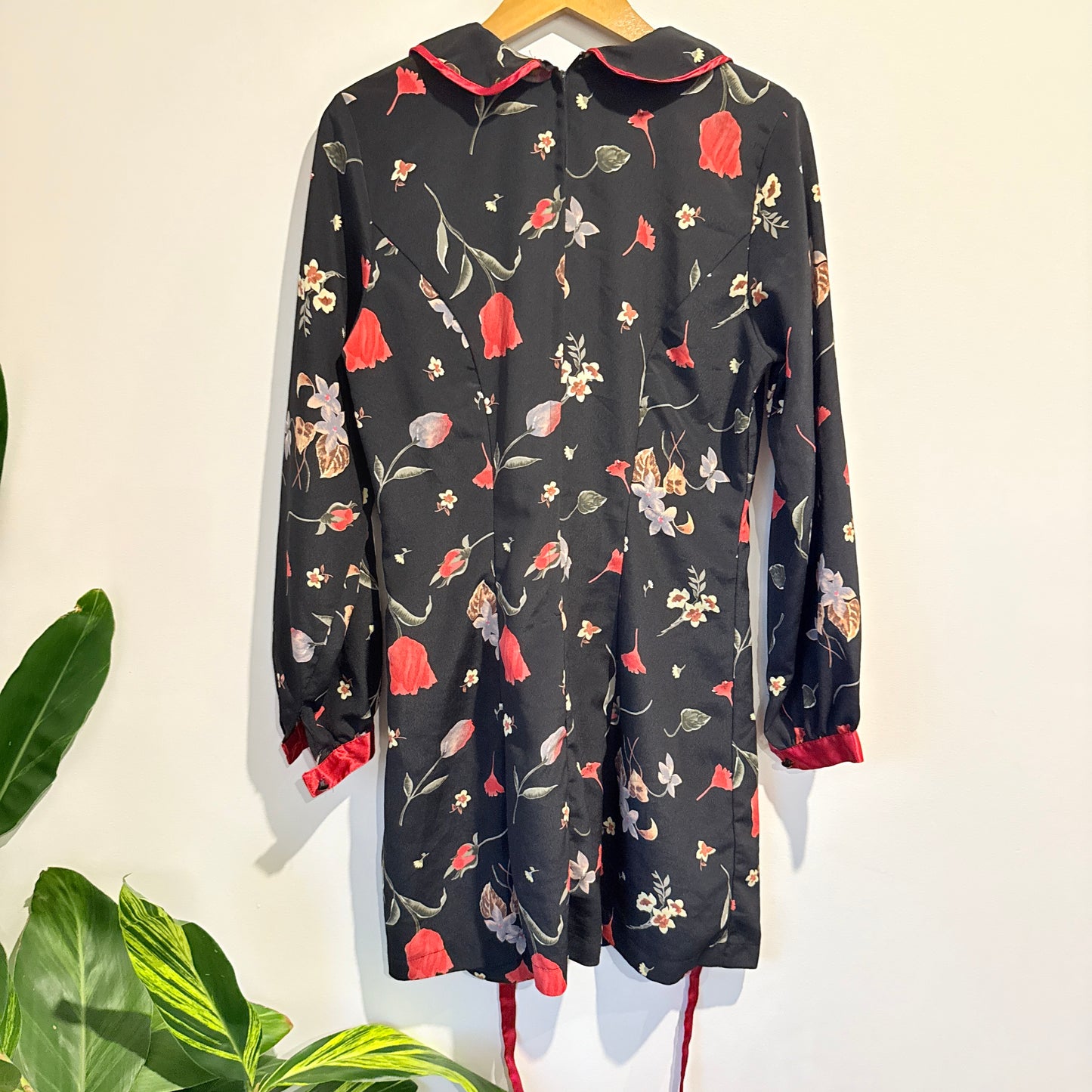 My Boyfriend's Studio Size 7 (47cm U/Arm) long-sleeved floral mini dress
