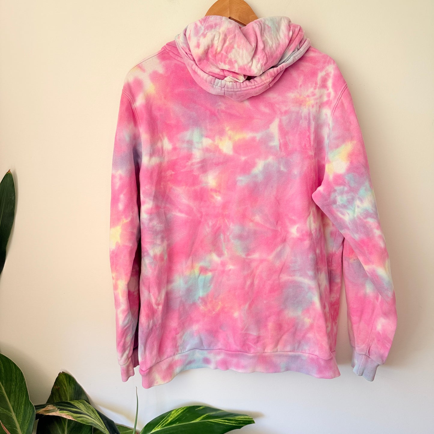 Scooby-Doo! Size Medium Tie-Dye Munchies Hoodie