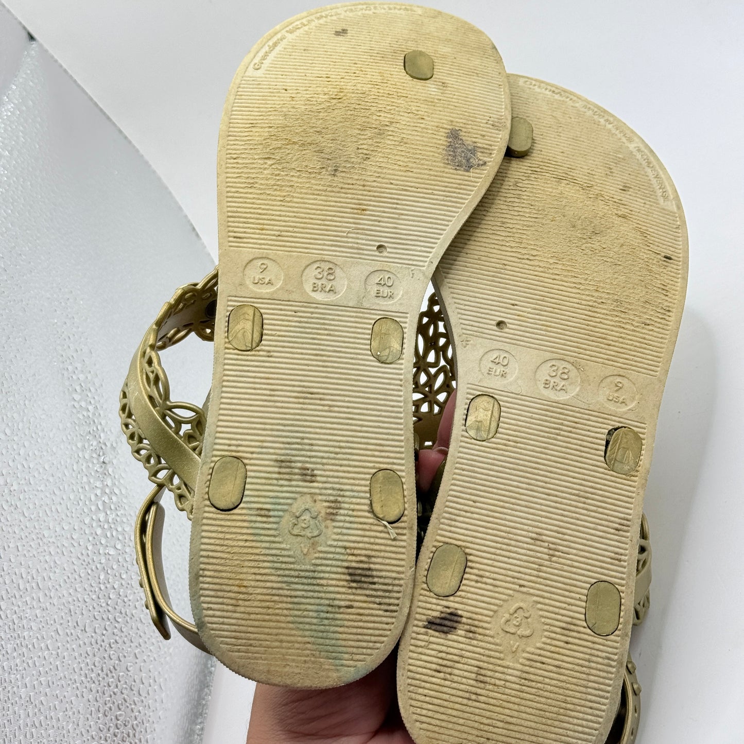 Ipanema x Gisele Bündchen Gold Butterfly Sandals – Size 9