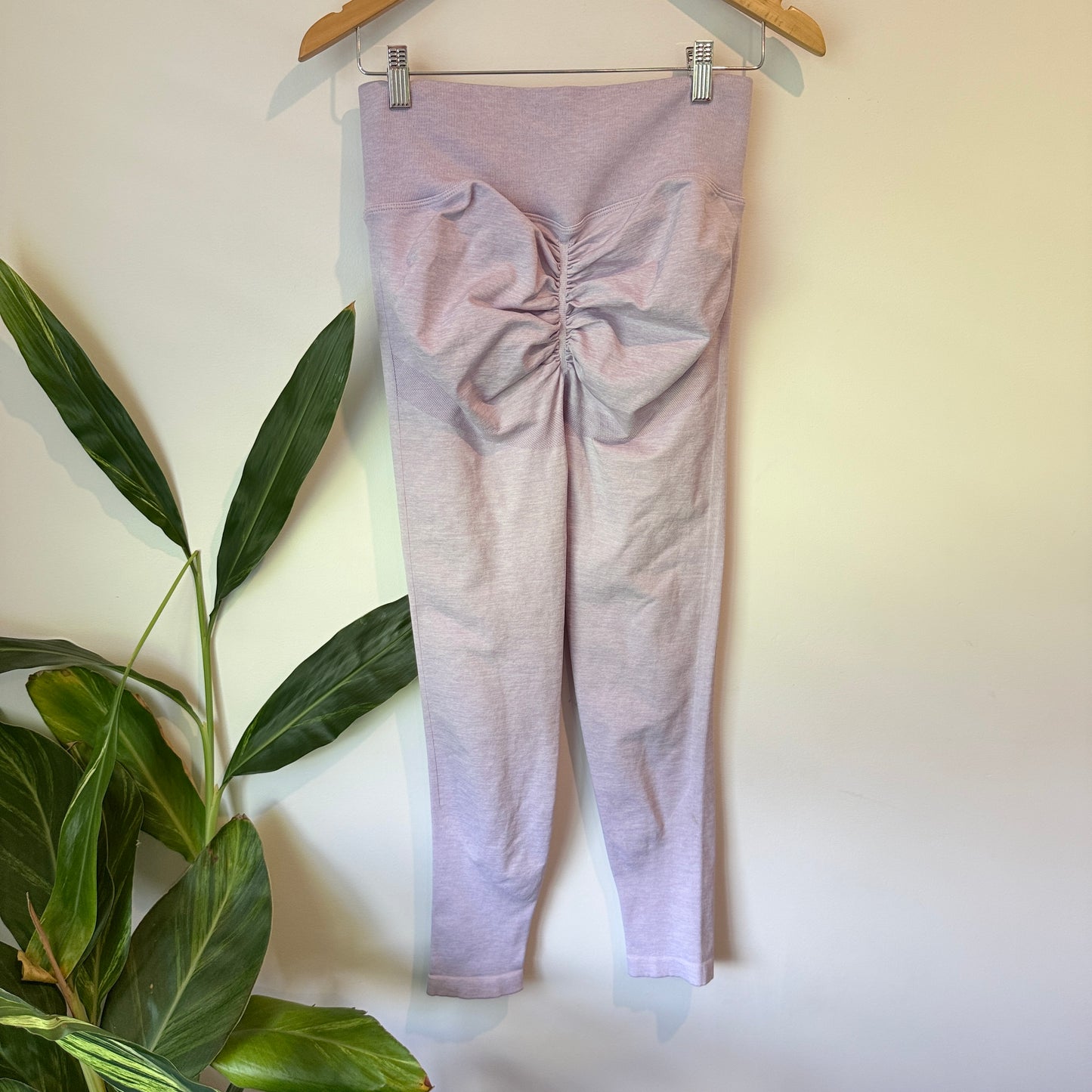 Anko Active Seamless Scrunch Bum Leggings Lilac - Size 14