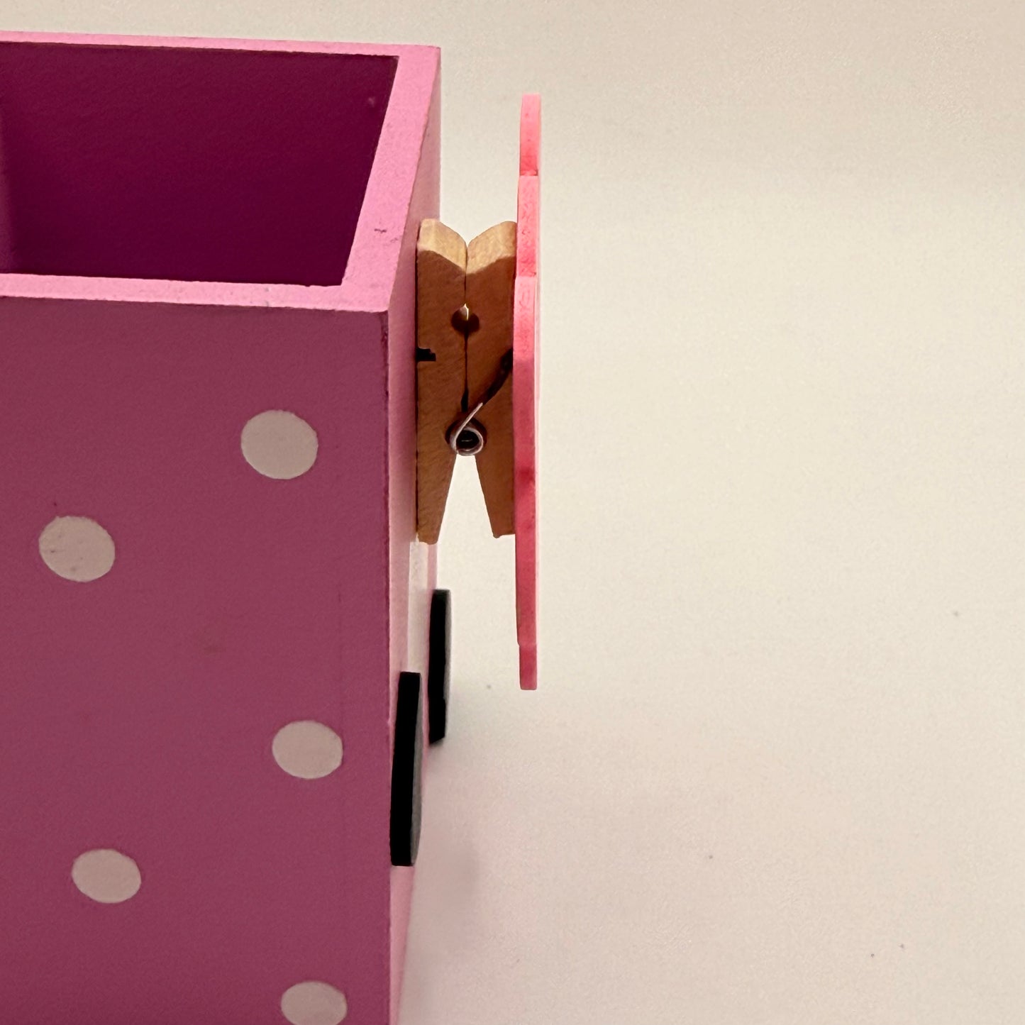 Wooden Animal Pen Holder with Note Clip