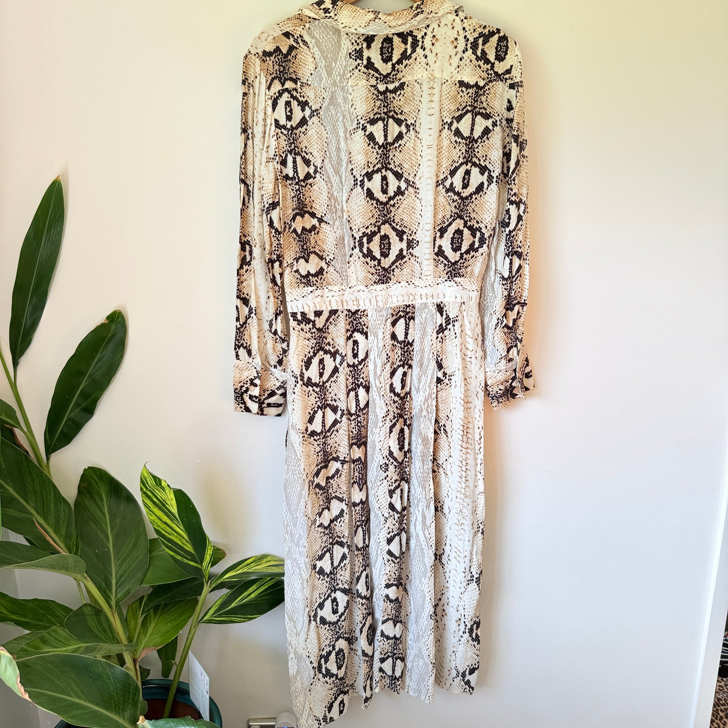 TOPSHOP Neutral Snake Print Midi Shirt Dress - 6