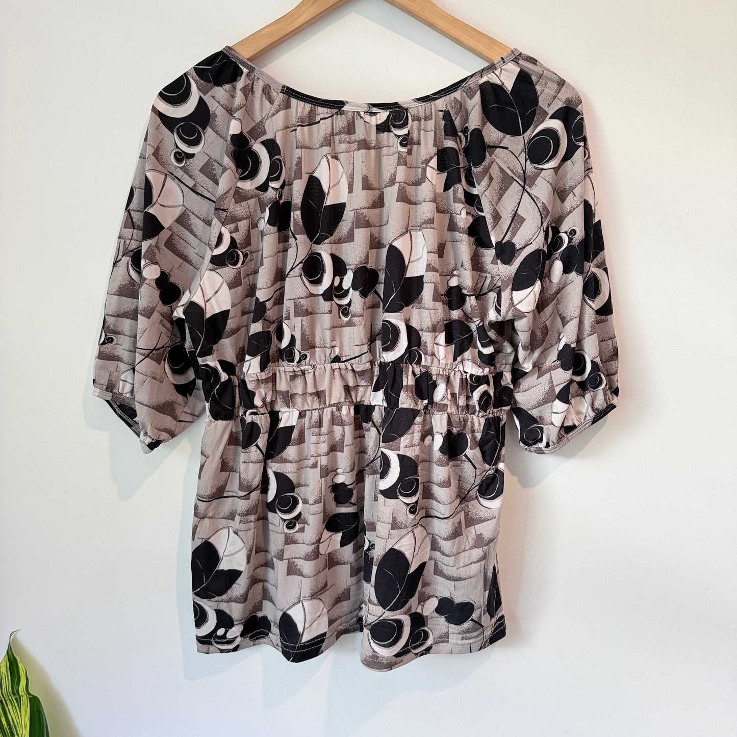 Colorado Size XL Women’s Abstract Floral Scoop-Neck Blouse