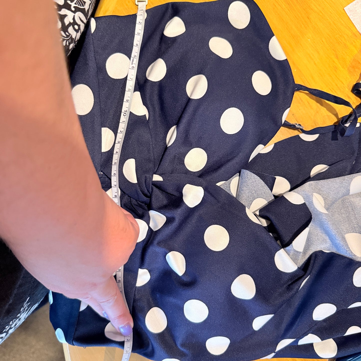 Brand Unknown Polka Dot One-Shoulder Dress – 33cm Under Bust