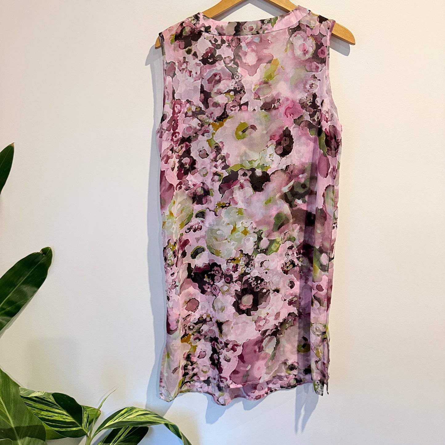 Merric Size 8 Sleeveless Floral Blouse