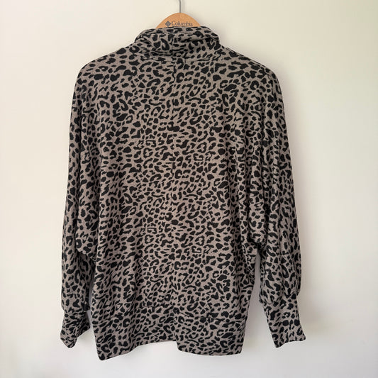 TEMT Size L Leopard Print Turtleneck Top