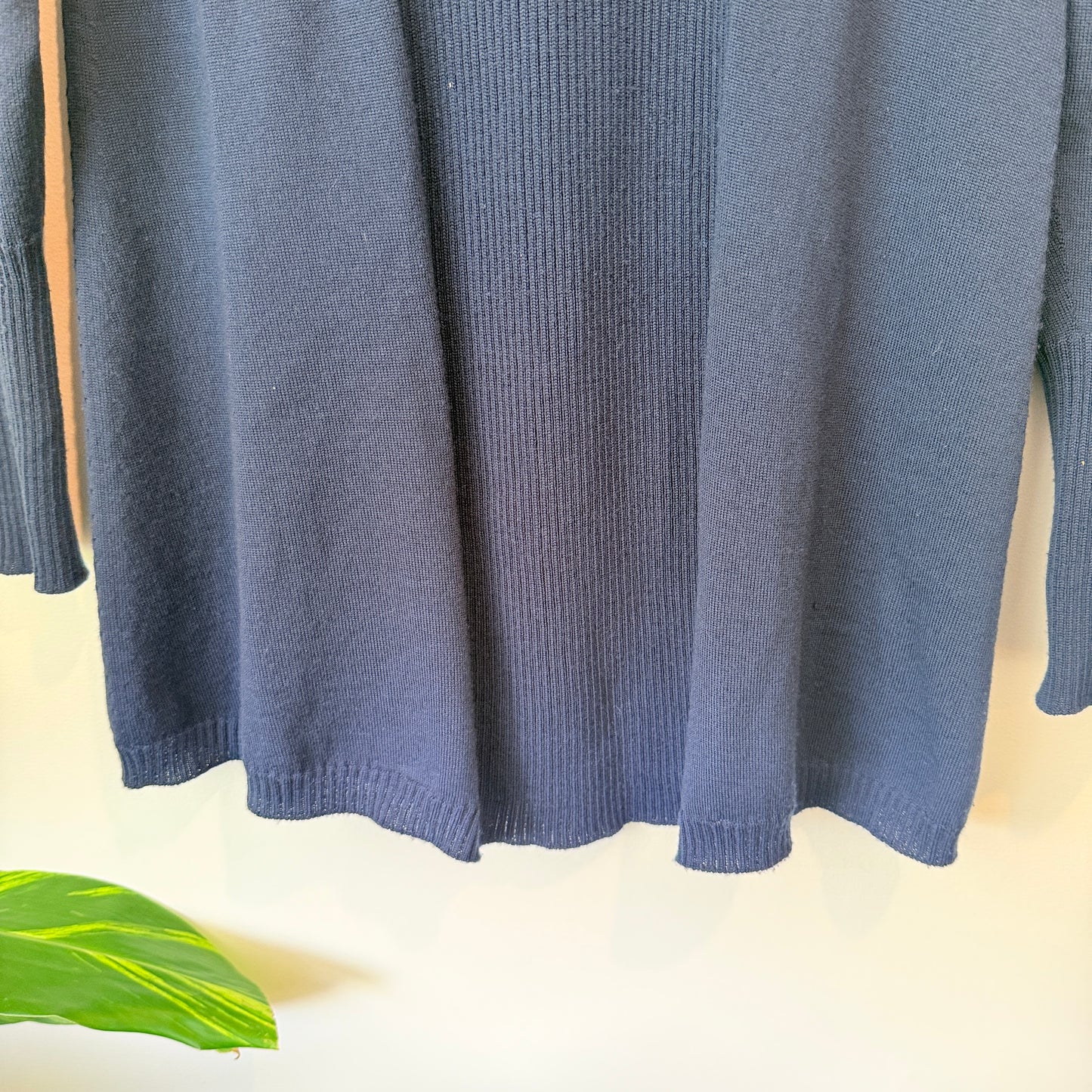 Visage (NZ Made) Size M 100% Merino Top