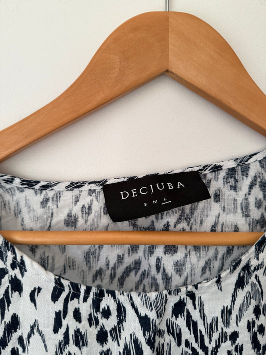Decjuba Size L Short-Sleeved Top