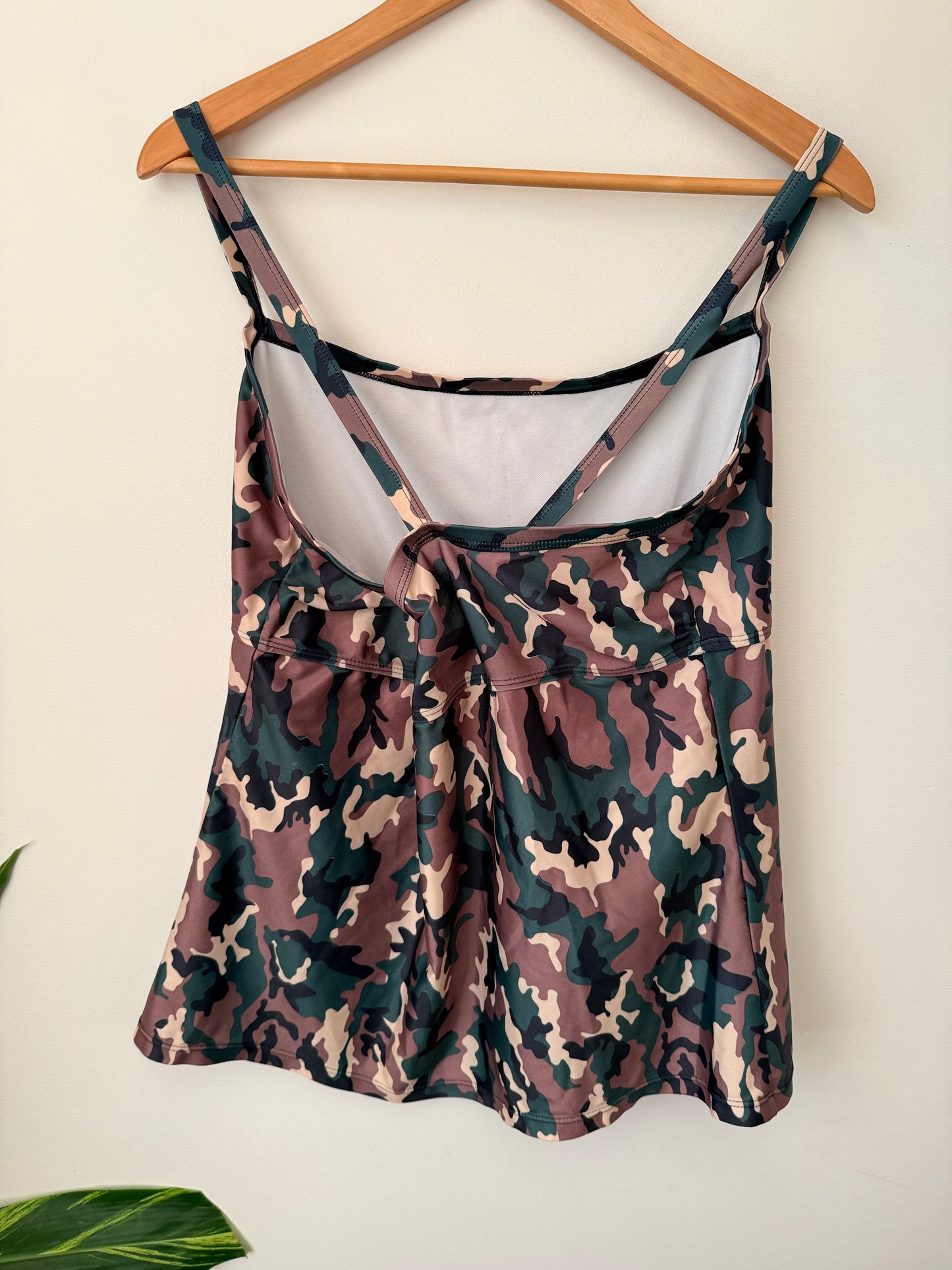 Brand Unknown Size U/Arm to U/Arm 54cm Camouflage Pattern Top