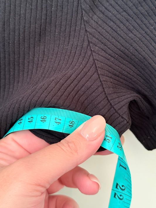Brand Unknown Size U/Arm to U/Arm 51cm Ribbed Henley Top