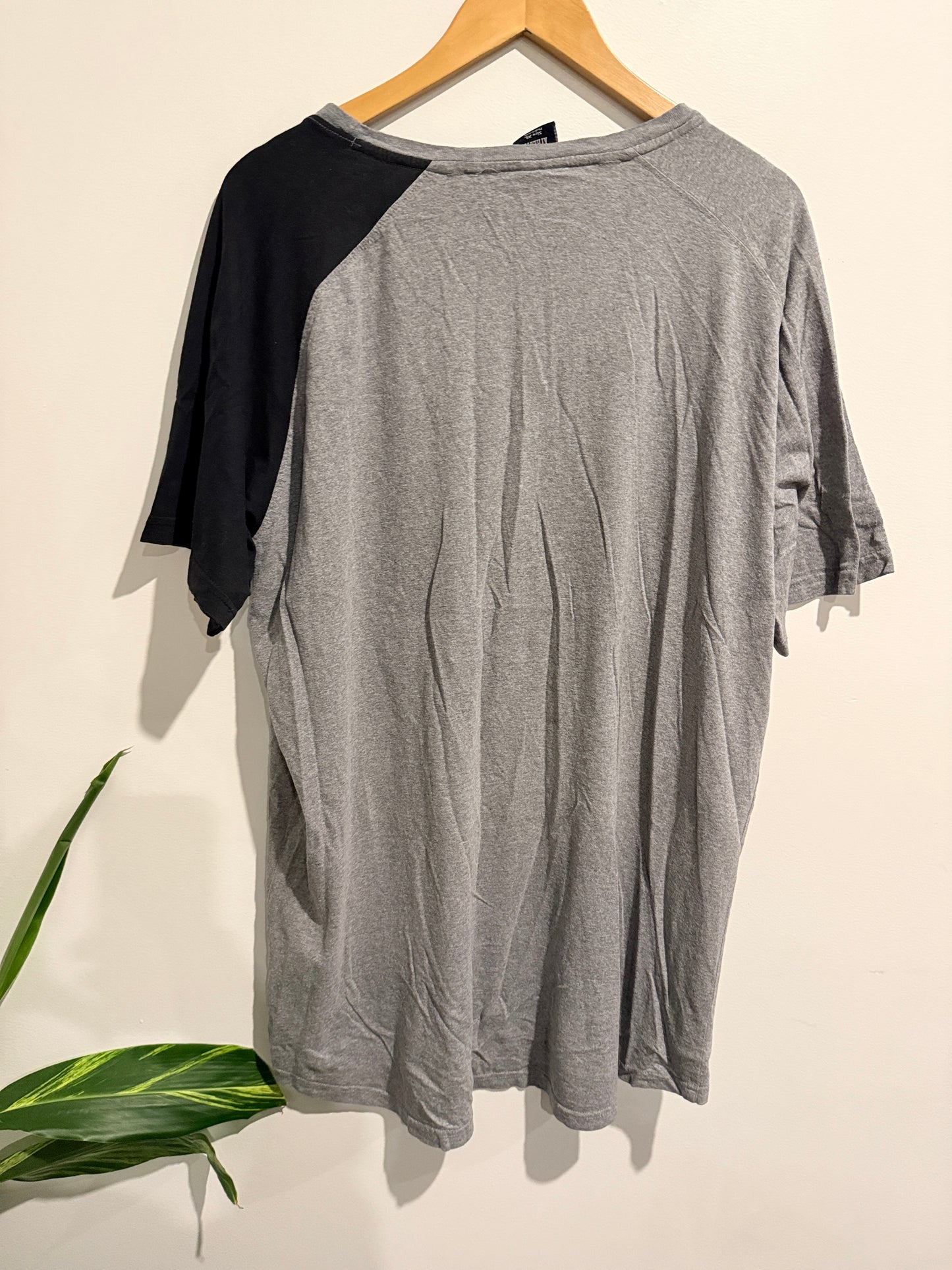 Russell Athletic Size XL Short-Sleeved Graphic T-Shirt