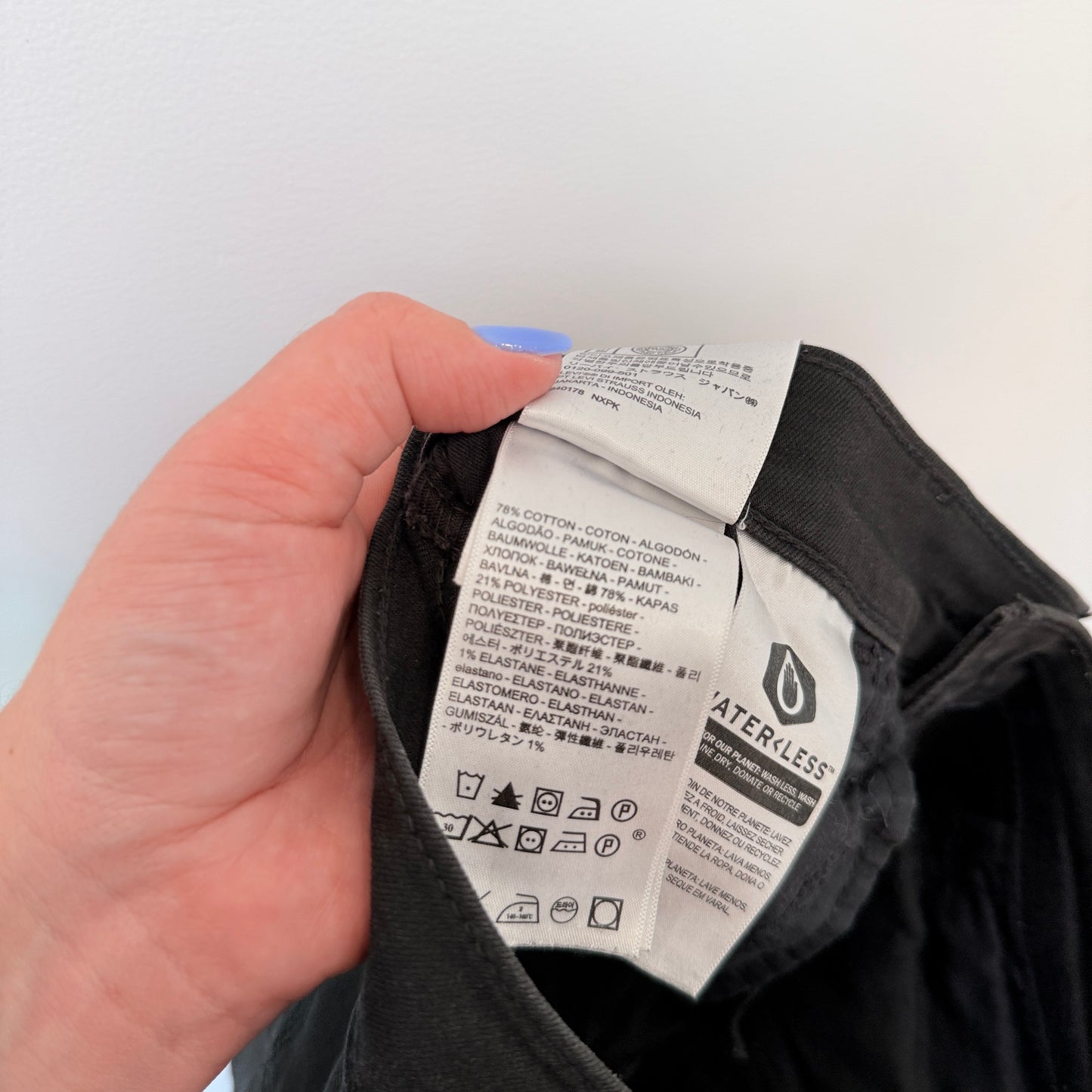 Levi Size 28 Black Skinny Jeans