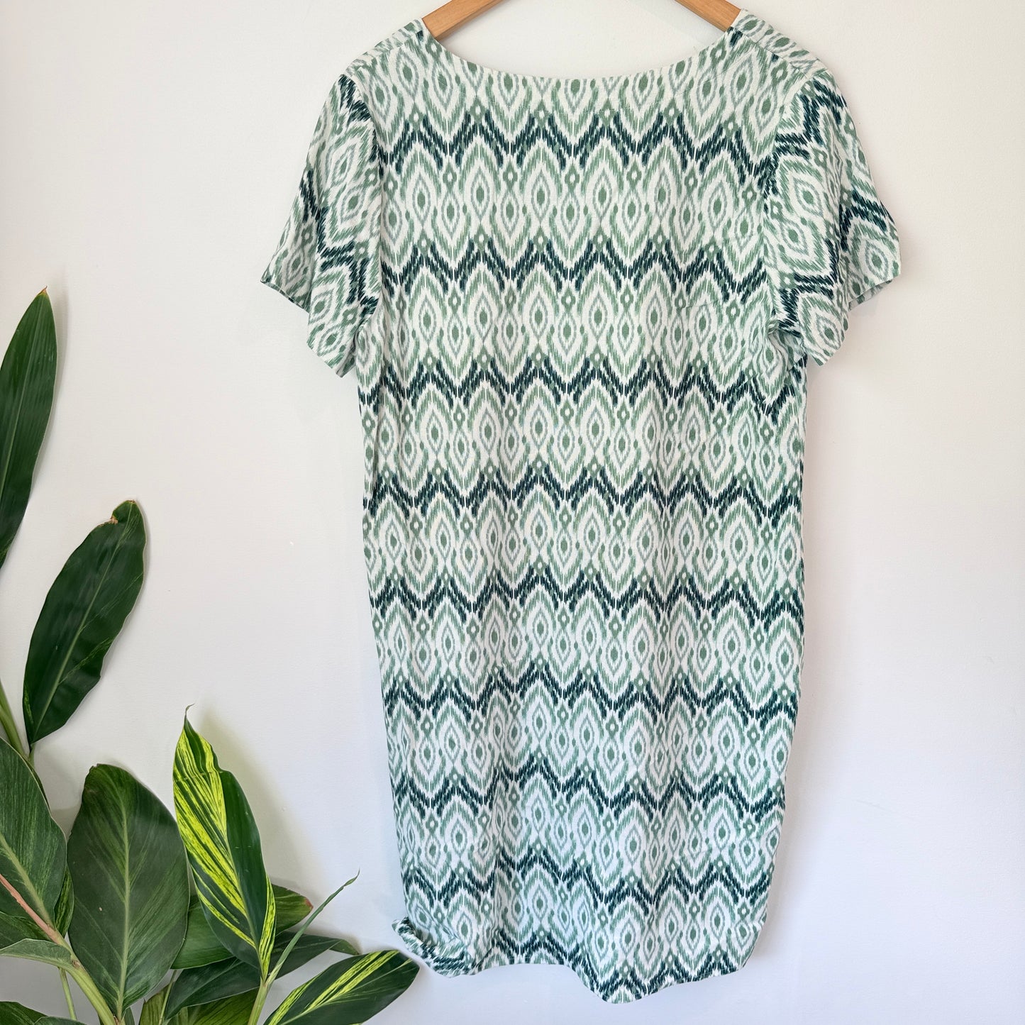 Capture V-Neck Mid-Length linen Blend Dress Size 14