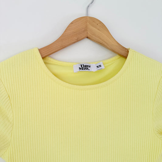 Tiger Mist Yellow Crop Top – Short Sleeve, Trendy Style, XS