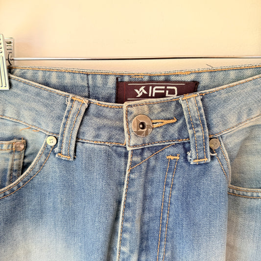 IFD Size 28 – Light-Wash Blue Jeans
