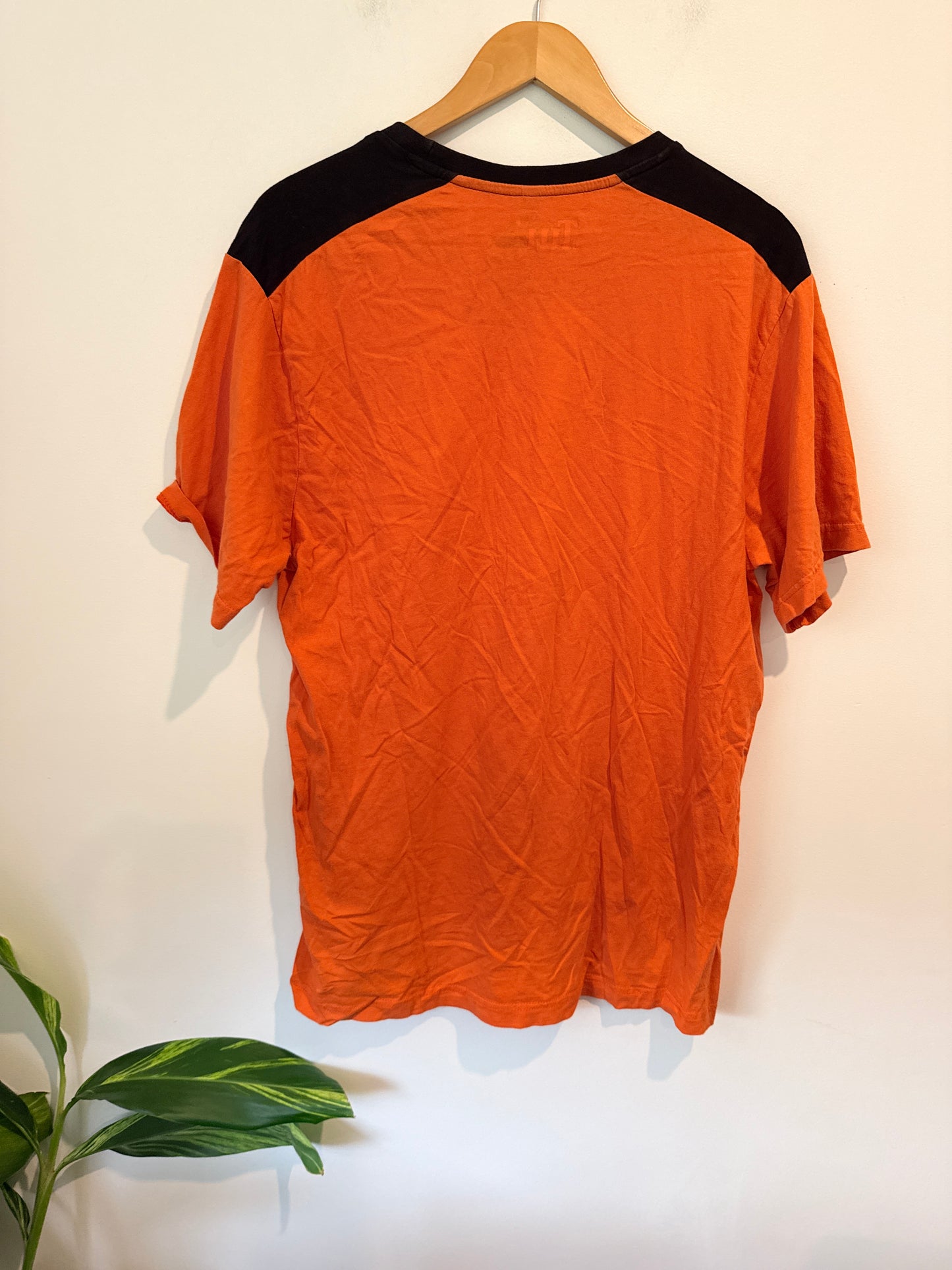 Tui Size L Orange and Black T-Shirt