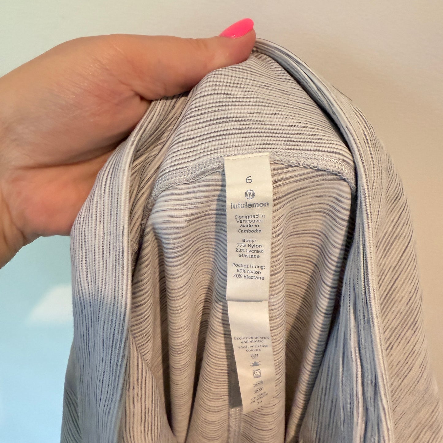 Lululemon Size 6 Light Gray 3/4 Leggings