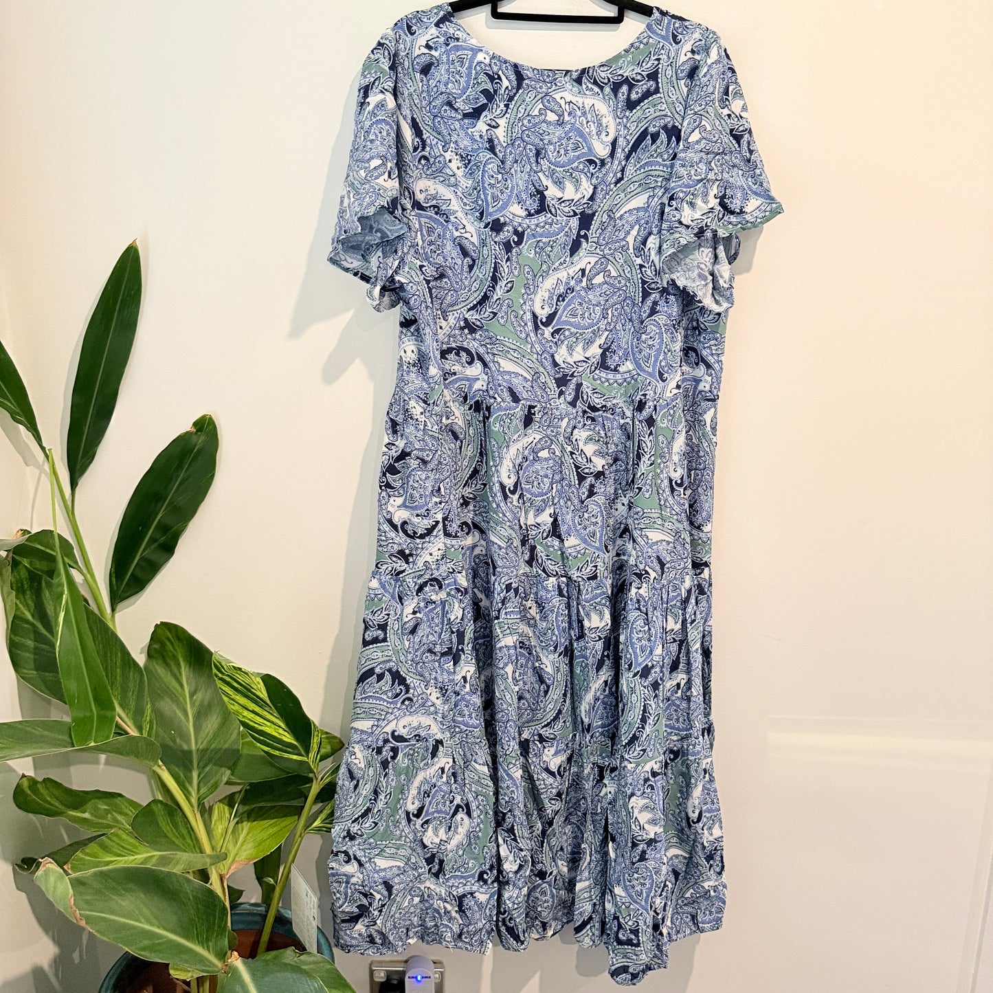 Capture Size 16 Short-Sleeve Midi Dress