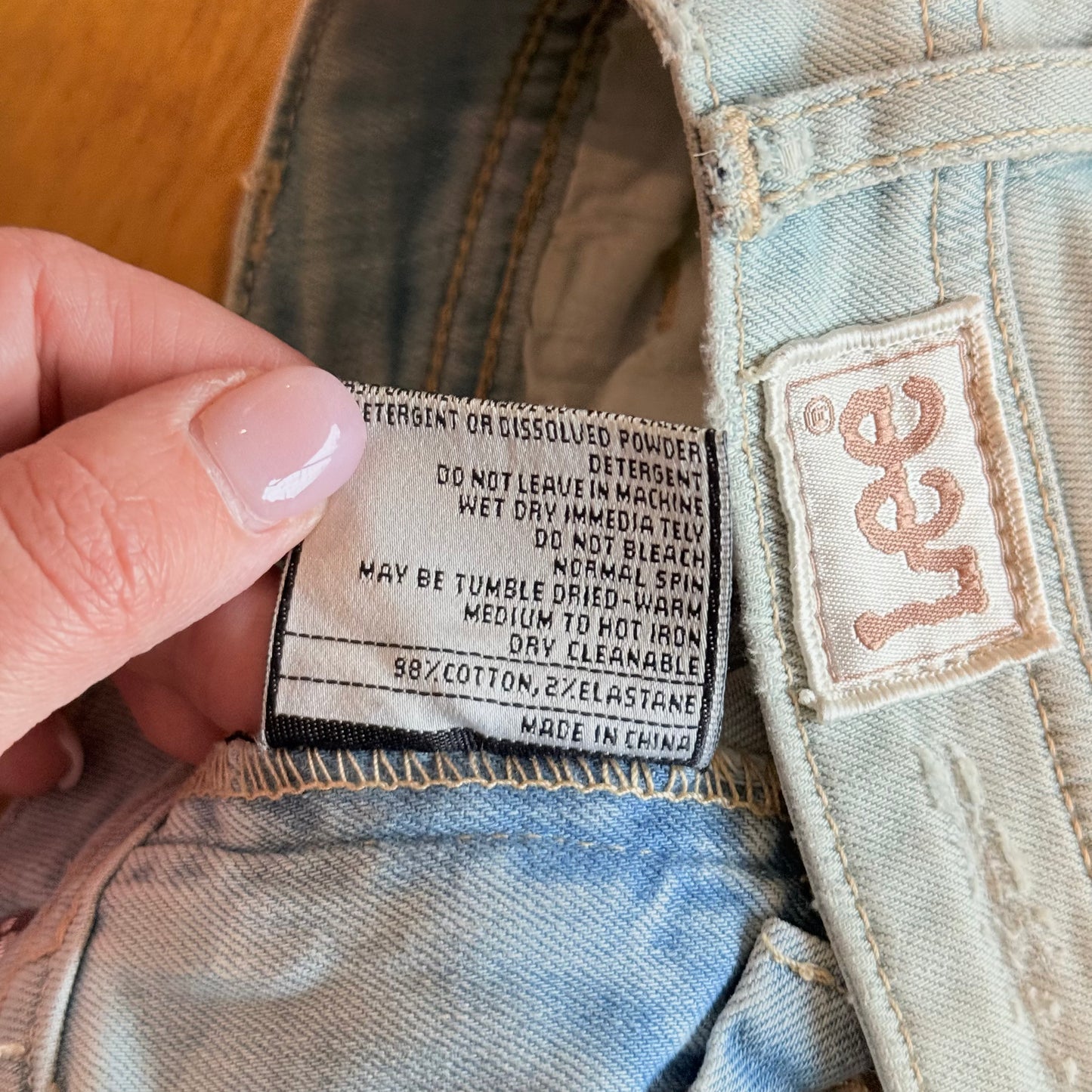 Lee Size 9 Light Wash Distressed Denim Shorts