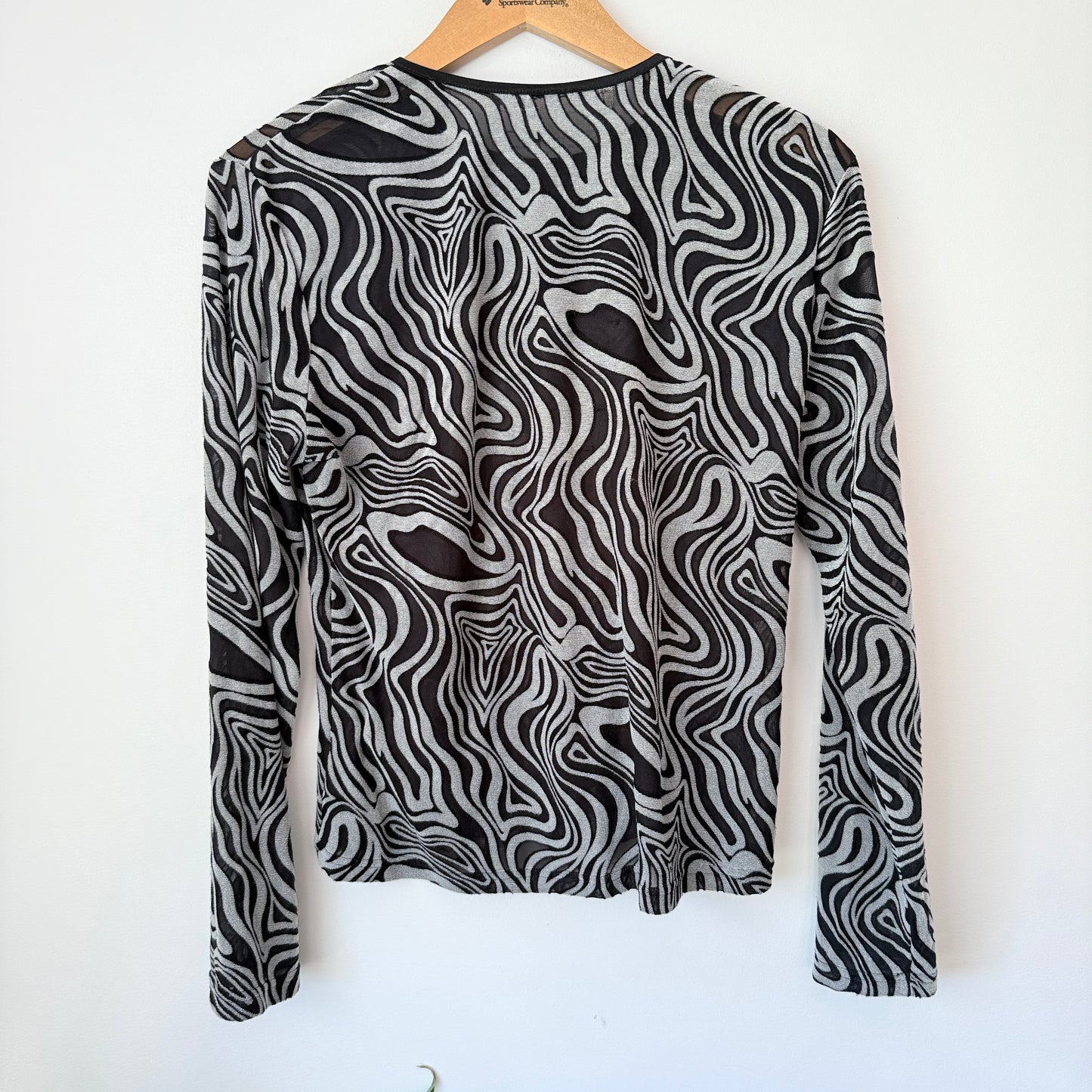 Brand Unknown Size U/Arm 47cm Groovy Long-Sleeve Top