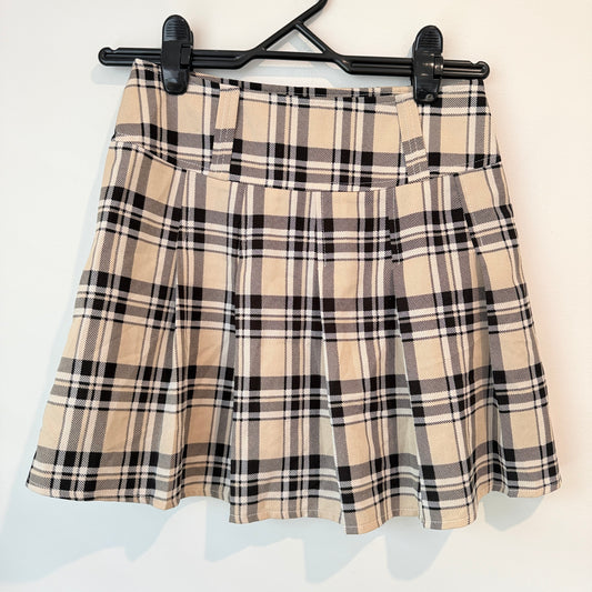 SHEIN Size 6 Buckle Strap Plaid Pleated Mini Skirt