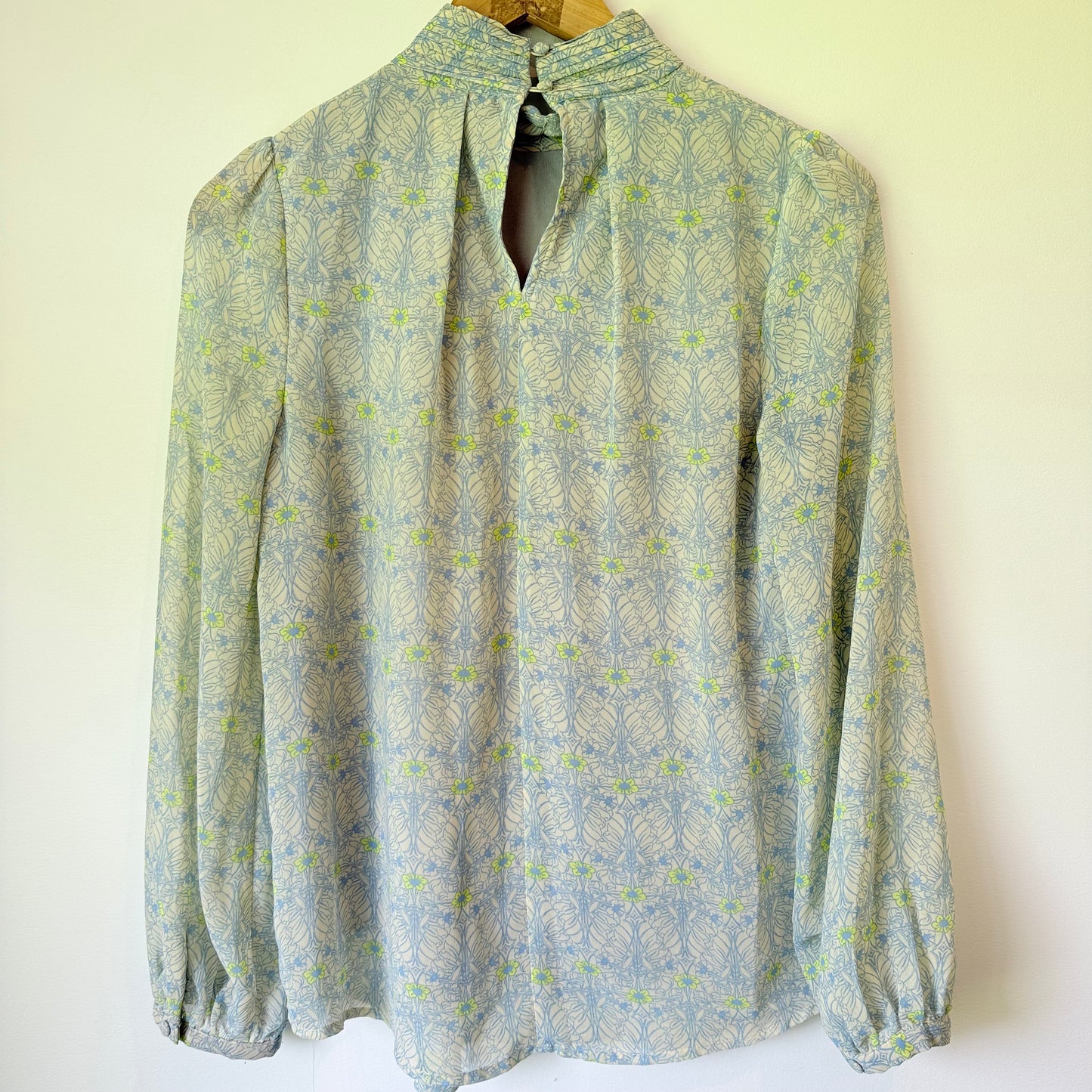 Tu Size 10 Sheer Floral Blouse