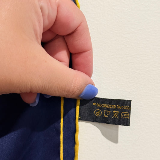 Miss Mural Size 90cm Floral-Themed Scarf or Shawl