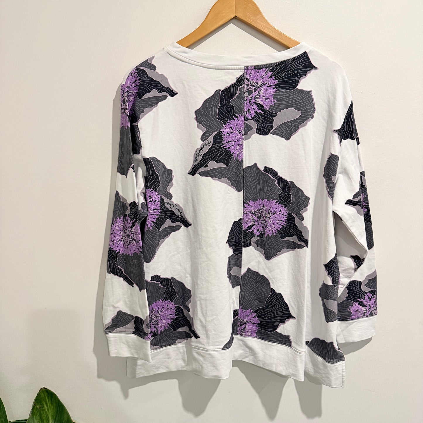 Annah Stretton Size L Abstract Floral Top