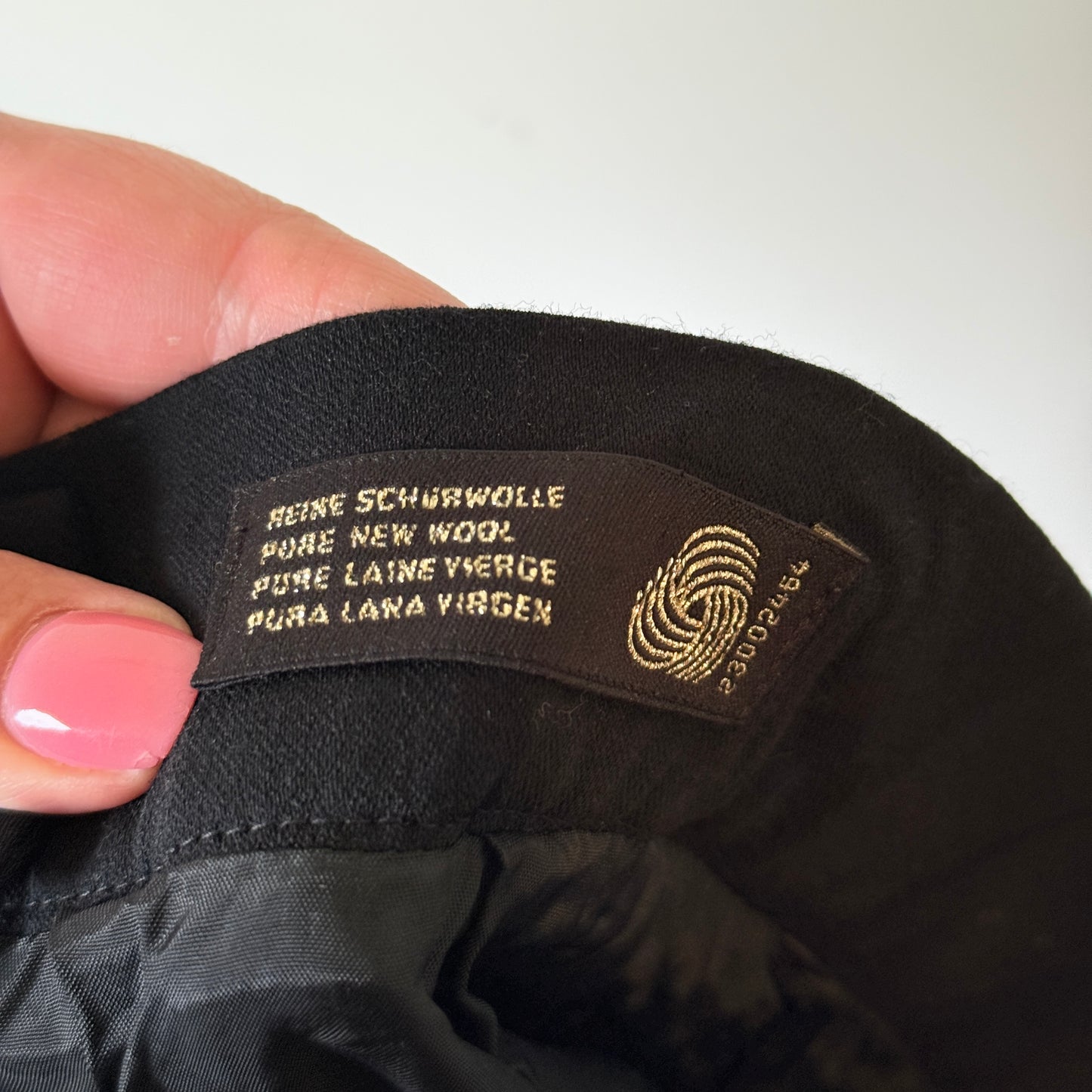 Escada Size 40 Pure Wool Black Midi Pencil Skirt