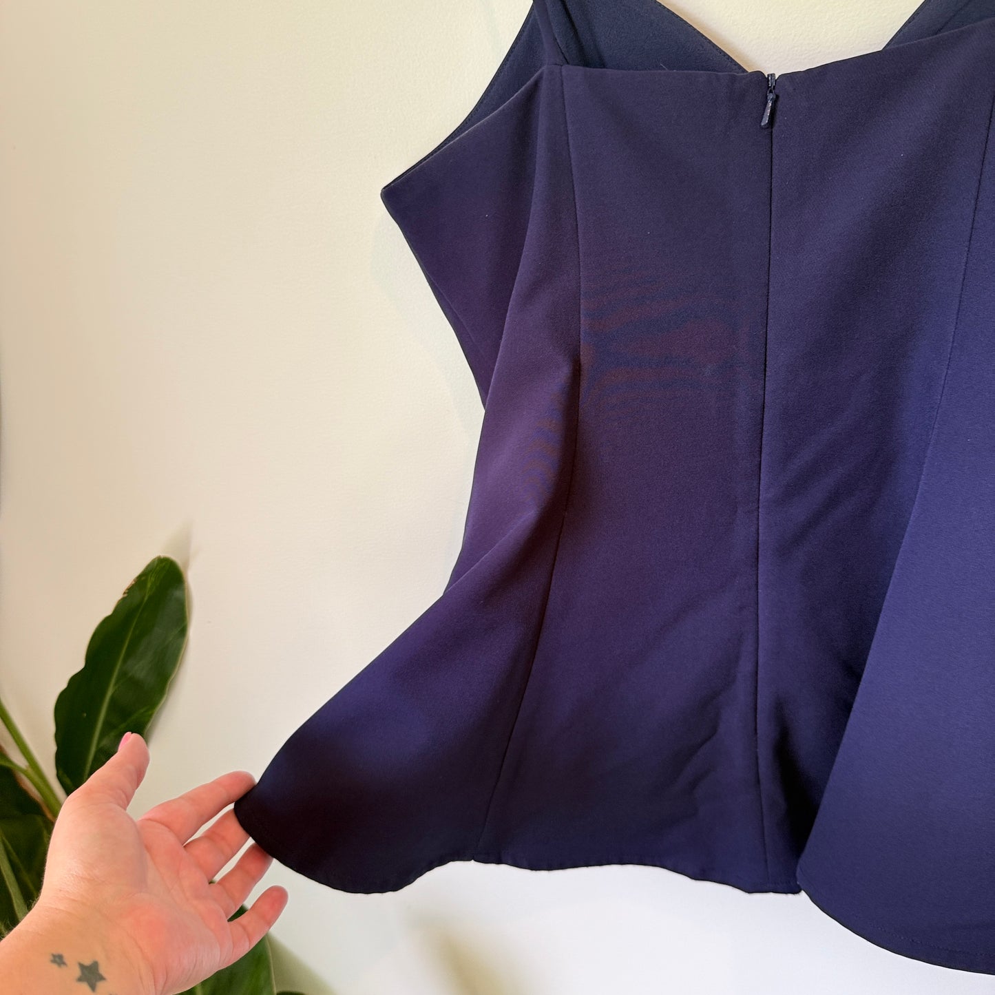 Lumier Size L Navy Ruffle Top