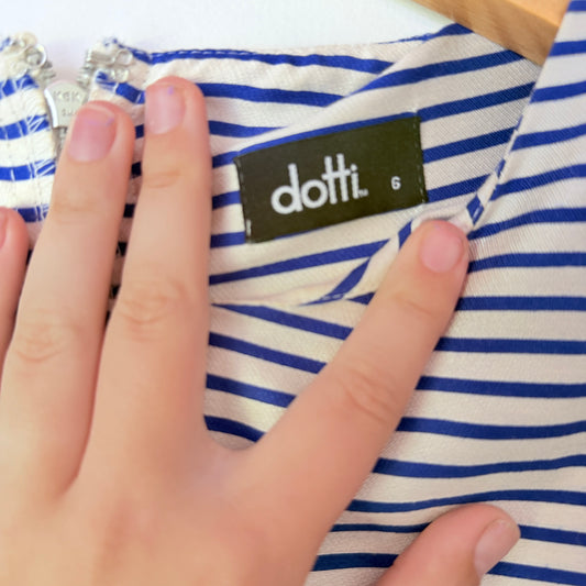 Dotti Size 6 Blue and White Striped Women's Top