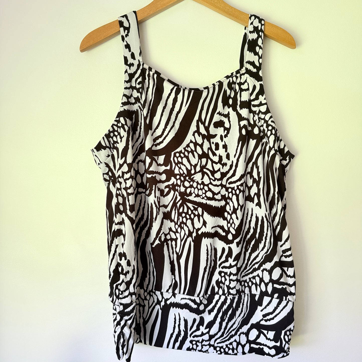 Miller's Size 14 Black and White Zebra Print V-Neck Blouse