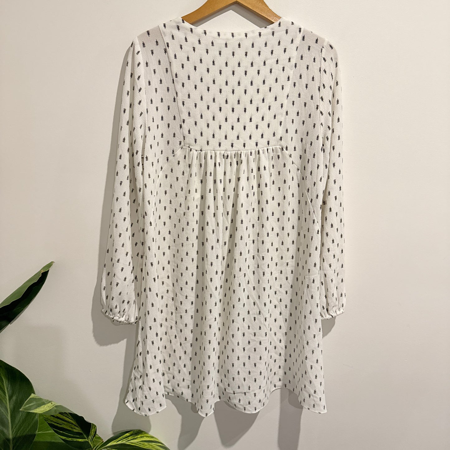 Lulu + Rose Printed Lace-Up Mini Dress White/Black - Size S