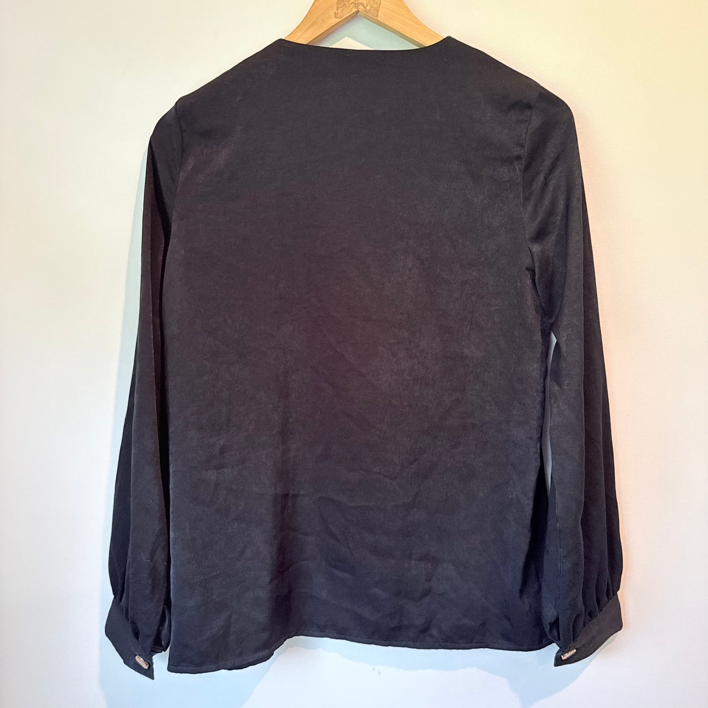 Juno U/Arm 50cm Black Long-Sleeve Blouse