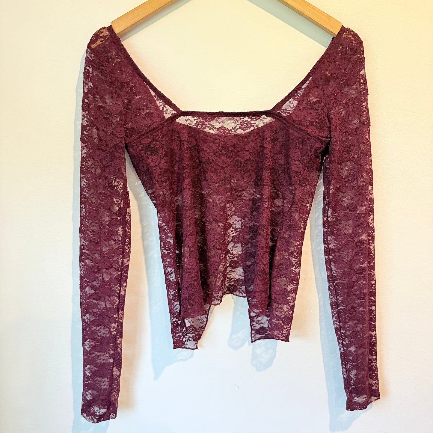 Glassons Size M Maroon Lace Long-Sleeve Lace Top