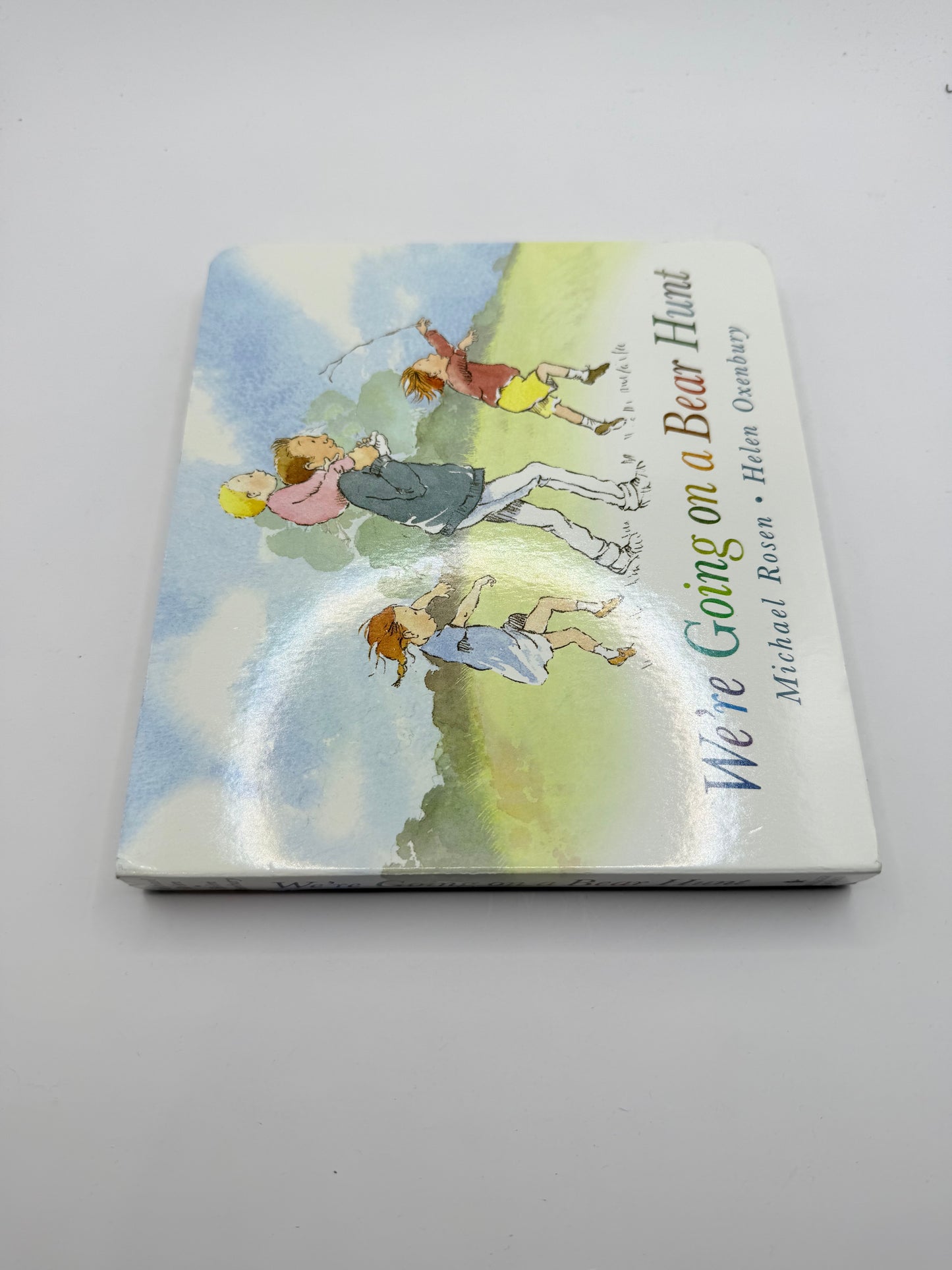 We’re going on a bear hunt – board book | michael rosen & helen oxenbury | classic storytime favourite - print books