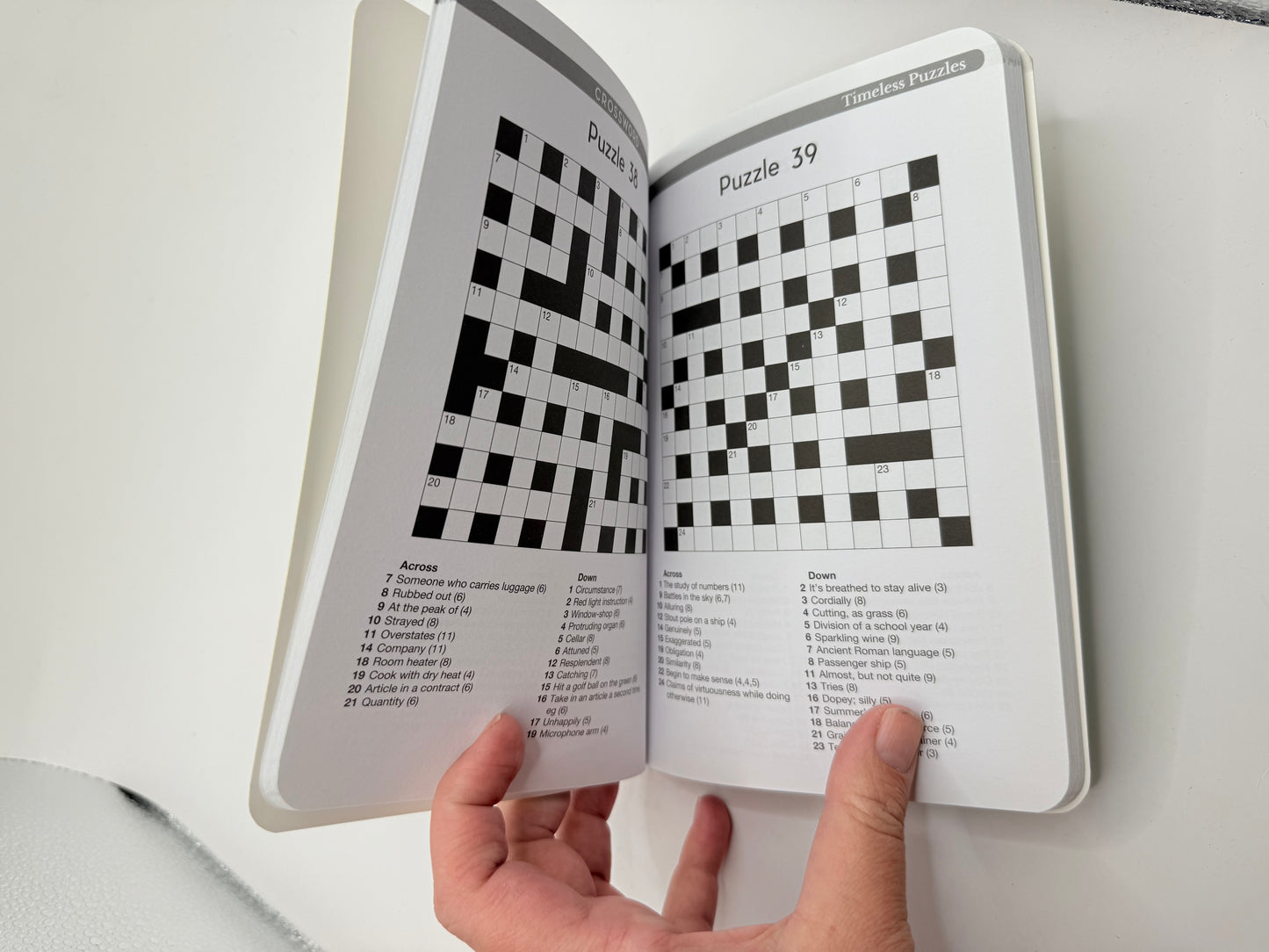 Timeless puzzles: crossword by publications international - print books printed media
